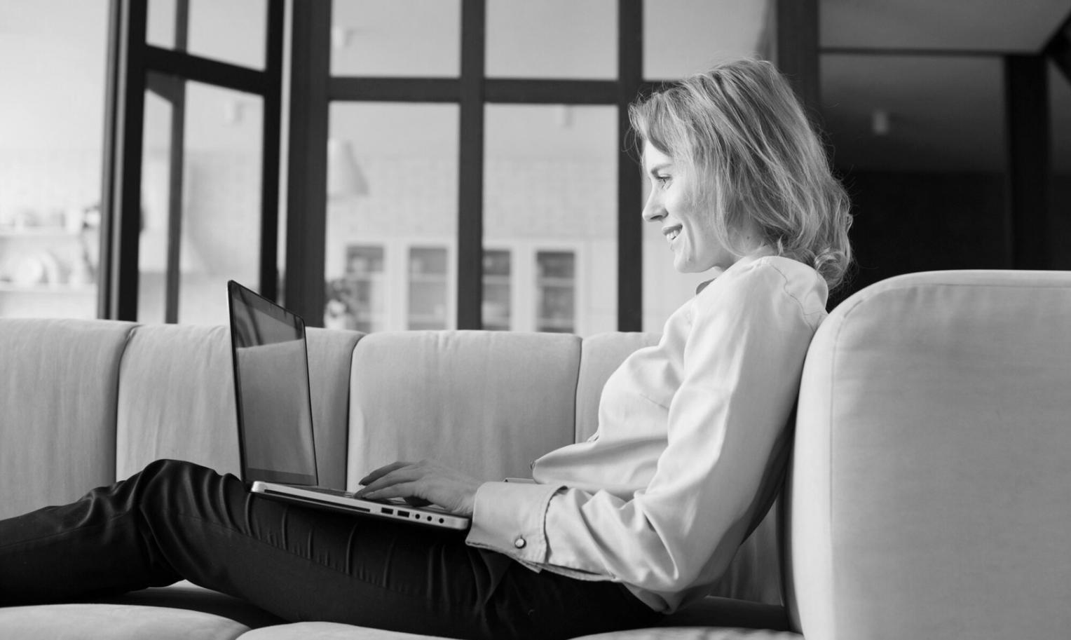 Professionelle Arbeitsstation für detaillierte Finanzanalysen